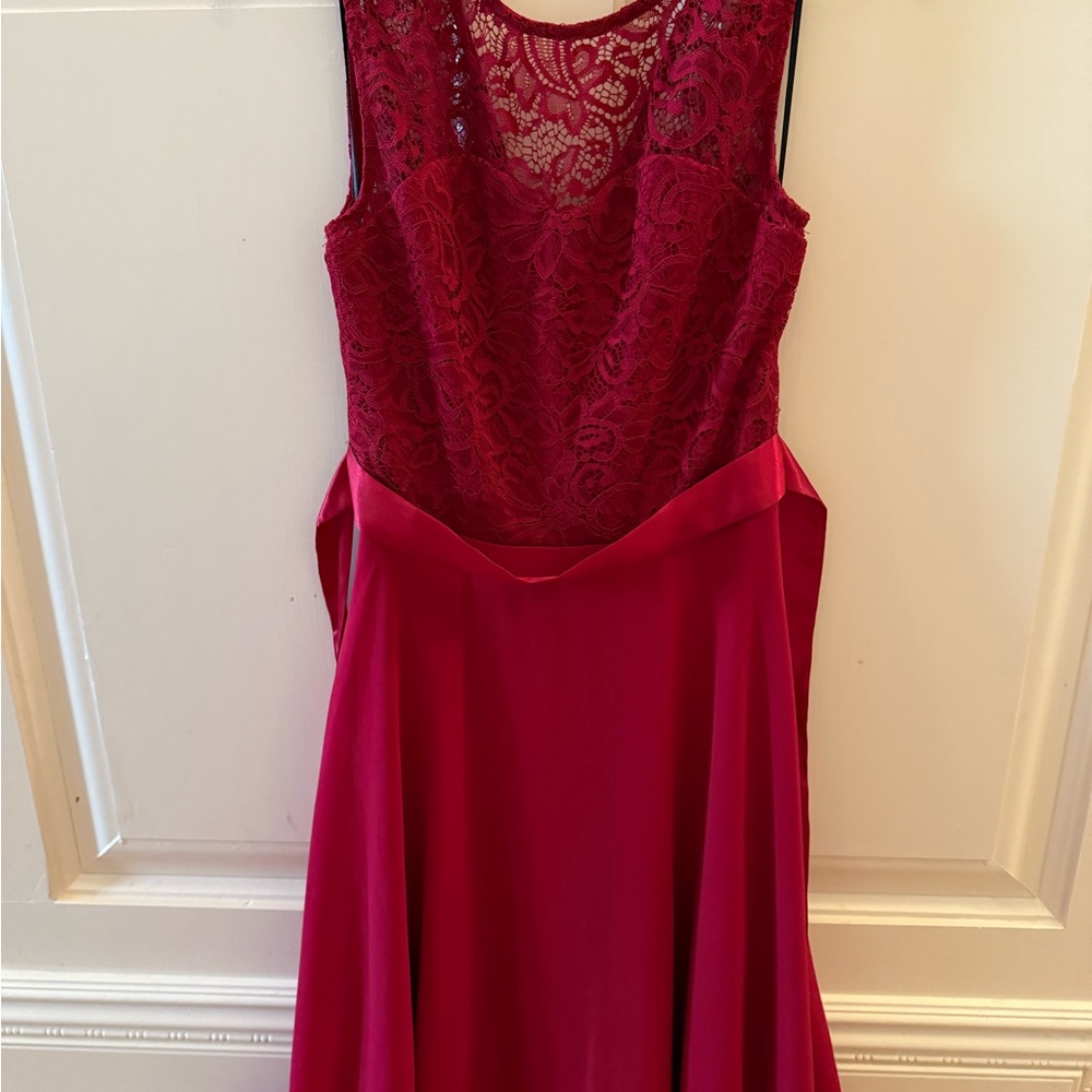 Elegant Lace Midi Dress in Red